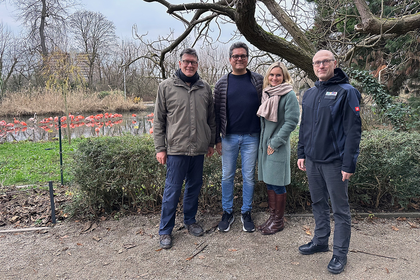 Foto: V.l.n.r.: Dr. Klaus Wünnemann (Direktor des Heidelberger Zoos), Dirk Jennerjahn (CEO j&s-soft AG), Nicole Schultis, Thomas Pöschko (Kaufmännischer Geschäftsführer des Heidelberger Zoos) beim gemeinsamen Termin im Zoo Heidelberg. (Foto: j&s-soft AG)